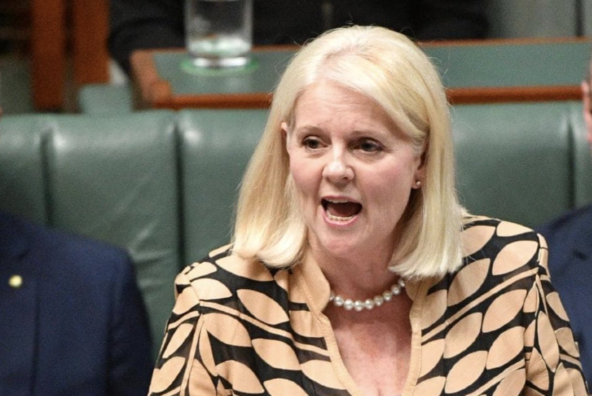  @karenandrewsmp got a  @QUT degree for free, but has watched on while the uni cut jobs because her government wouldn't help and will now let them raise student fees. Seems off? Tell her on (07) 5580 9111