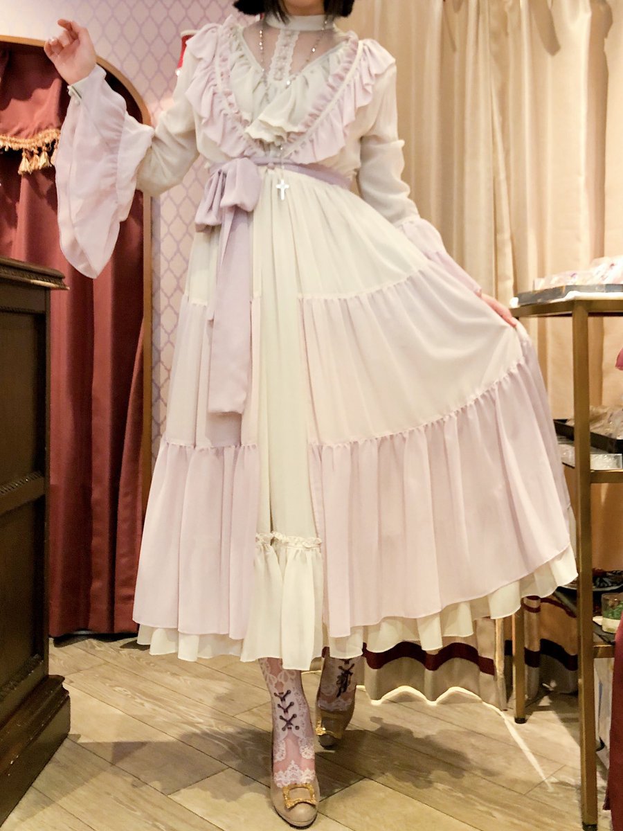 アビエタージュ En Twitter コーディネート紹介 新作ヴィクトリアンワンピースを使った 生地感たっぷりのクラシカルで贅沢なコーデ ヴィクトリアンワンピース 踊り子ガウン コルセットタイツ ダブルレース イヤリング Okappalover ロザリオ