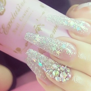 ThatLeslieRae's tweet photo. I know y’all need them nails done. If you’re in the bay, get at me #nails #couturenails #illcometoyou https://t.co/pR45eL2GLC