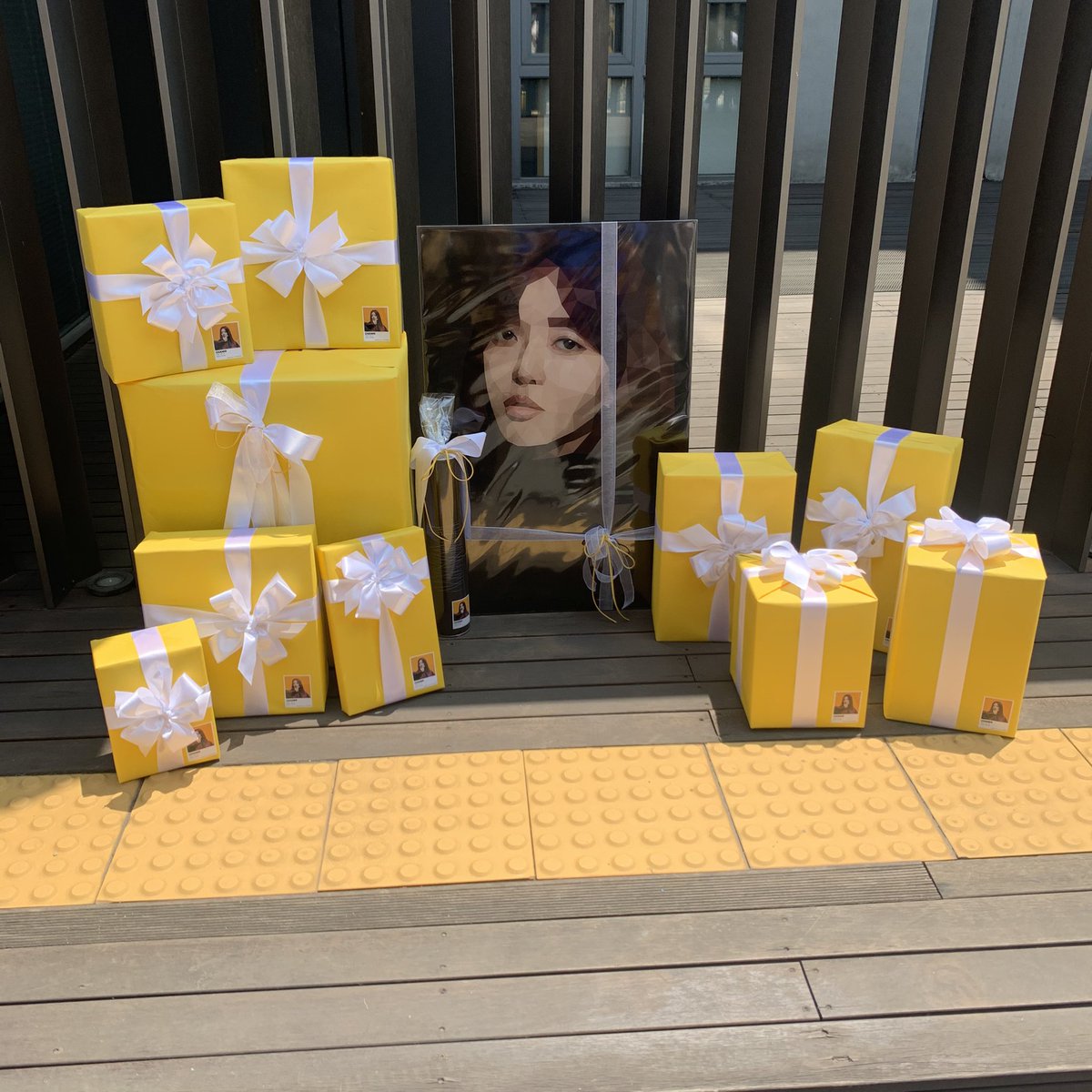 kimchanmi_net's tweet photo. [해피찬미데이❤️]
@Alpaca0809 @yeowusi_kr @maamdol @prievo9 분들과 함께 찬미의 25번째 생일을 축하하기 위한 서포트를 진행하였습니다.

물품 제작에 큰 도움 주신 @cha2a2 님 정말 감사드리고 물품 전달 과정에서 도와주신 모든 분들 감사합니다!
 
김찬미 생일 축하해❤️ #HappyChanMiDay https://t.co/JiljbMYzeh