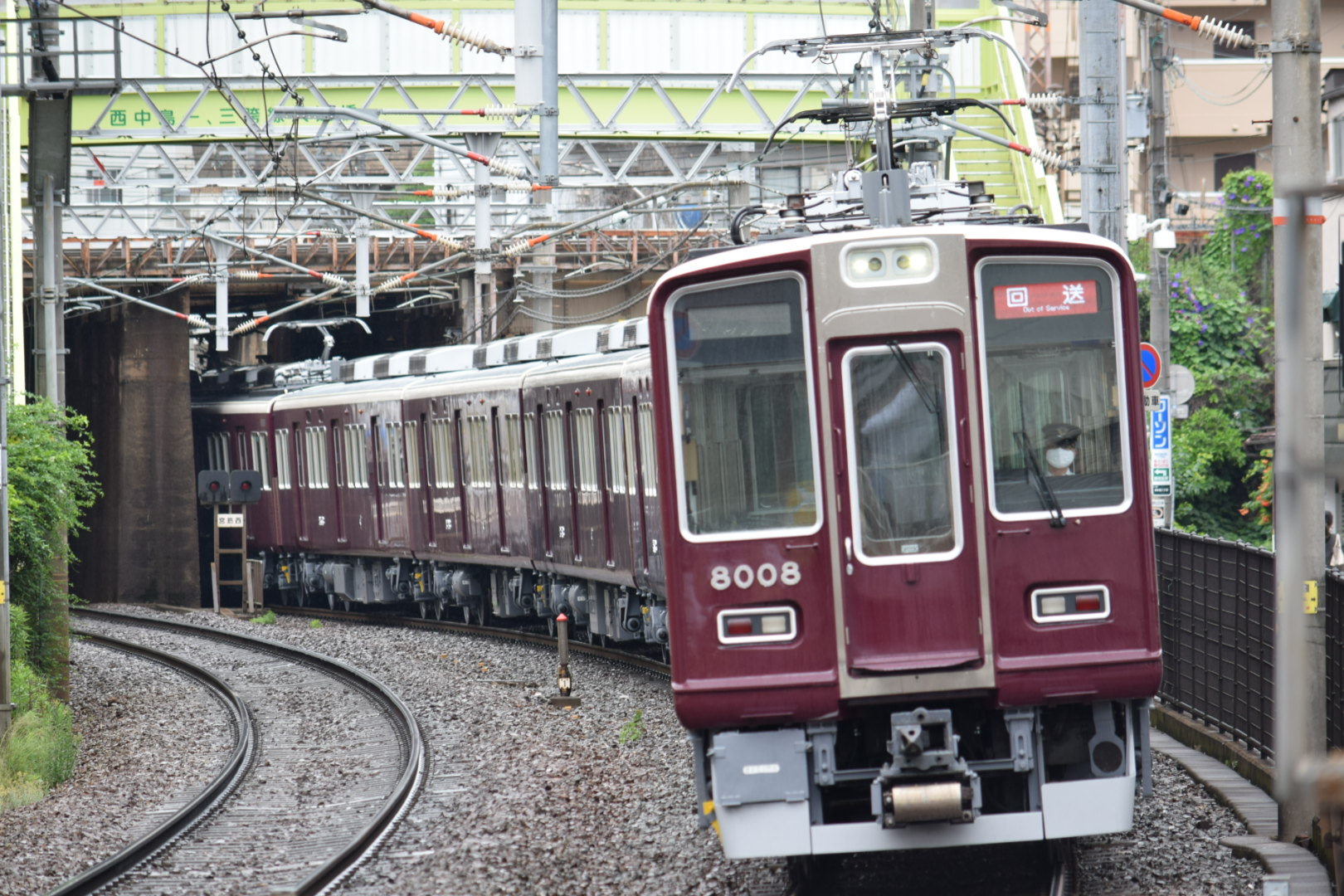 阪急電鉄神戸線8000系の8008F(シングルアームパンタグラフ搭載) 阪急電鉄神戸線8000系の8008F(シングルアームパンタグラフ搭載