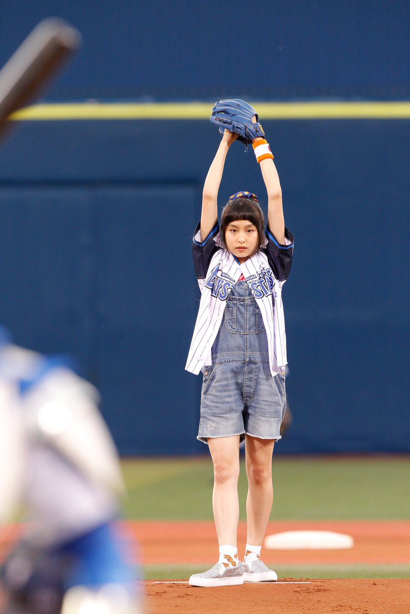 トミタ栞 On Twitter いよいよ開幕 現在 J Sportsで 野球中継テーマソングを担当してます 野球と私と言えば 2014年7月5日に浜スタで行われた 横浜denaべイスターズvs阪神タイガース戦でライブと始球式をさせてもらいました あの時の計り知れない緊張は