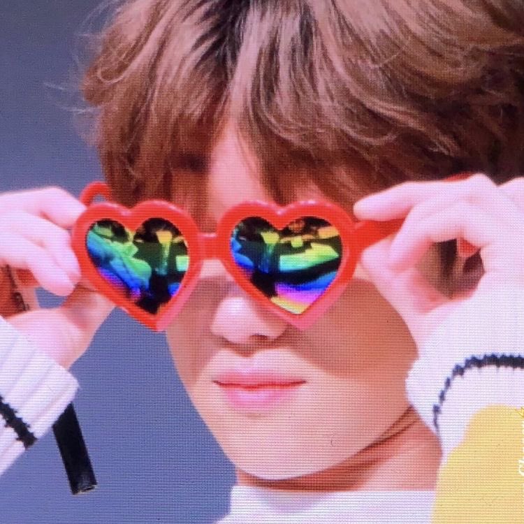 gyuliker's tweet photo. hi oomfs ^__^ im gna be moving accs from now! i just dont feel as comfy as i wanna be on this acc, i wont deactivate but i wont use it. if u still wanna be moots, follow @doielvrs !!! thank you for all the memories n friends ive made here, ily all so so much! have a good day 🤍 https://t.co/LMMq4lbtMH