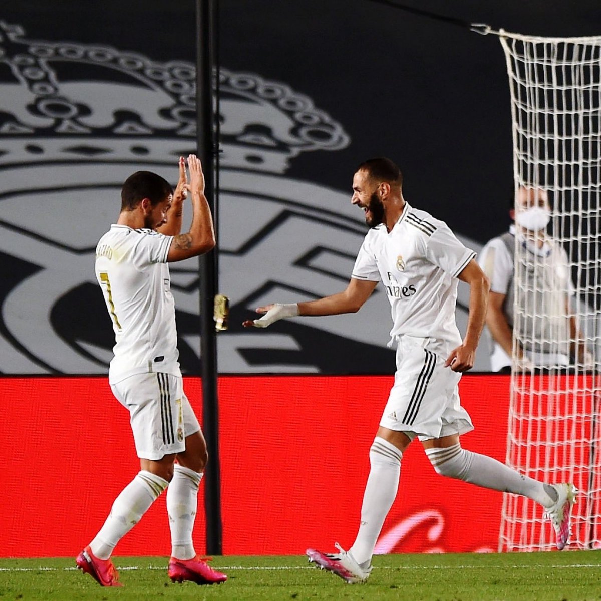 Nice first touch @marcoasensio10 and wow @Benzema 🚀🚀😳😳#halamadrid