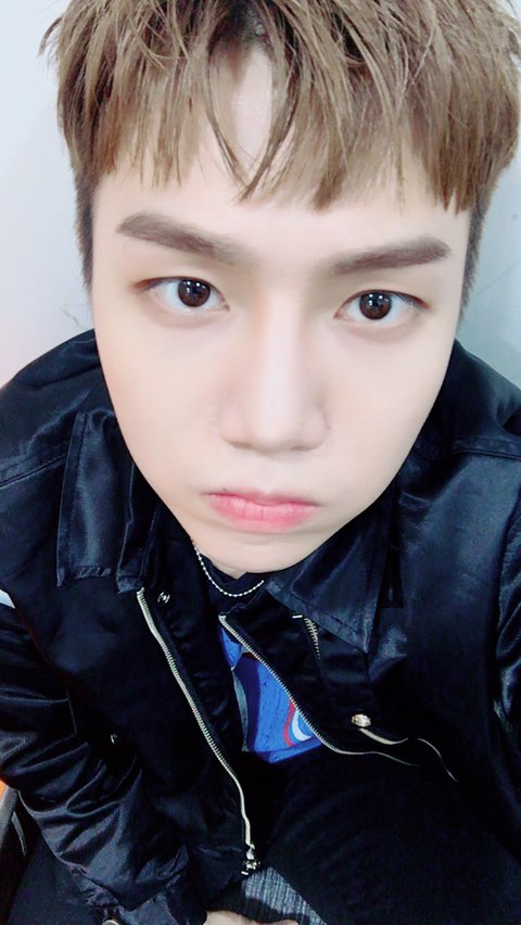 D-513- Hello jinho RTK has ended. We didnt win the trophy but we learned so much things! Have you seen the Basquiat stage? Im sure you're very proud of your members i miss your voice too. Anyway stay well jinho. Love you x1010  #PENTAGON  #JINHO  #펜타곤  #진호  @CUBE_PTG