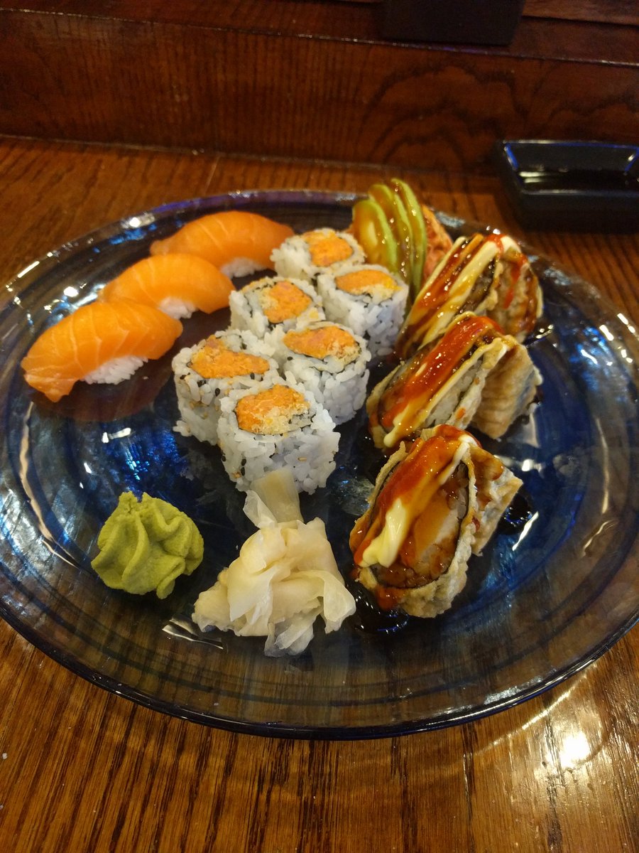 PaigeEtheridge1's tweet photo. Happy #SushiDay! My favorite bar may be closed forever, but I still have the memories and new sushi memories awaiting. Want to talk all things sushi? 🍙🍣@TWFoodLover @George_Of_FL
#InternationalSushiDay #FridayMotivation #friends #friyay #sushi #SushiWeek https://t.co/0qUtrYVDet