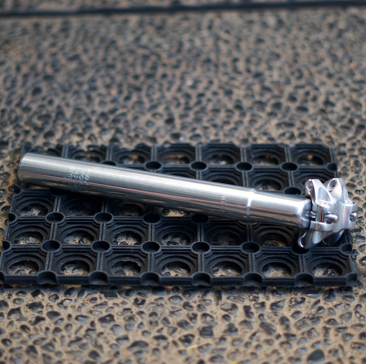 macadamcycle's tweet photo. Nitto 72 Seatpost NJS 27.2

Condition: New
Price: IDR 2.000.000 

Whatsapp:081290719719
Buy Now: https://t.co/KnJifDS2s7

#fnfjb #roadbikeindonesia https://t.co/cUV5XL4Rkd