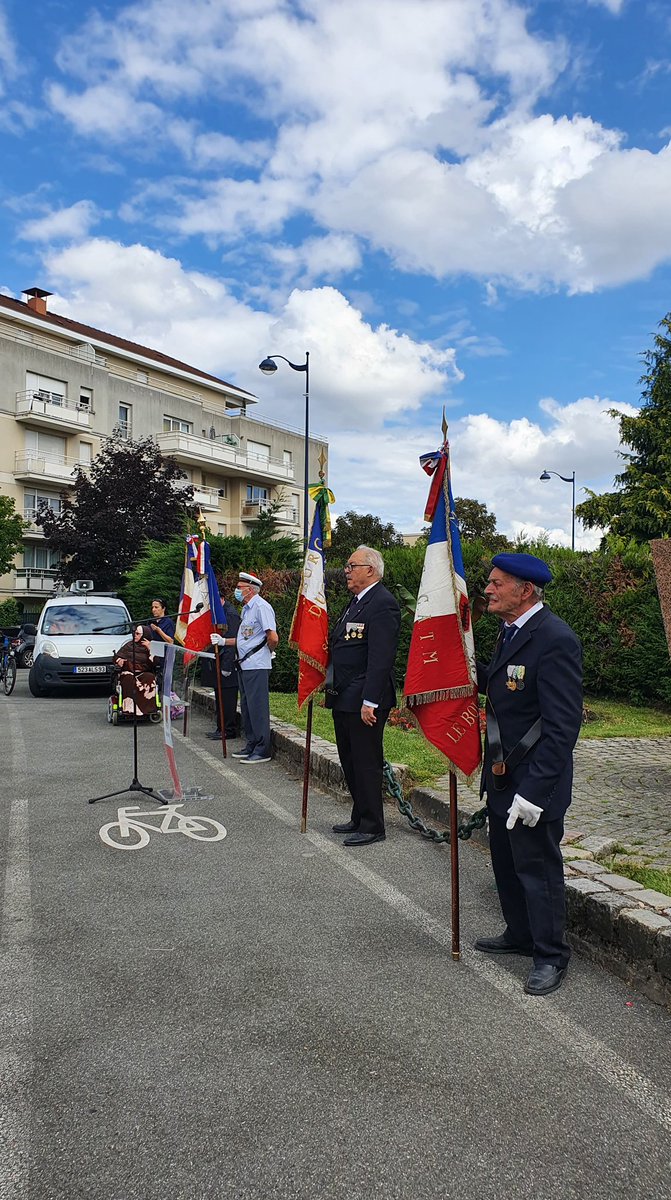 AVeyssiere's tweet photo. La cérémonie de l'appel du 18 juin 1940 s'est tenue hier aux monuments aux morts
Il y a 80 ans, le Général De Gaulle lançait un appel aux Français depuis Londres.Hommage rendu à ceux qui ont donné leur vie pour la liberté et avoir mené des actions de résistance contre l’occupant https://t.co/lCKqoSNBRj