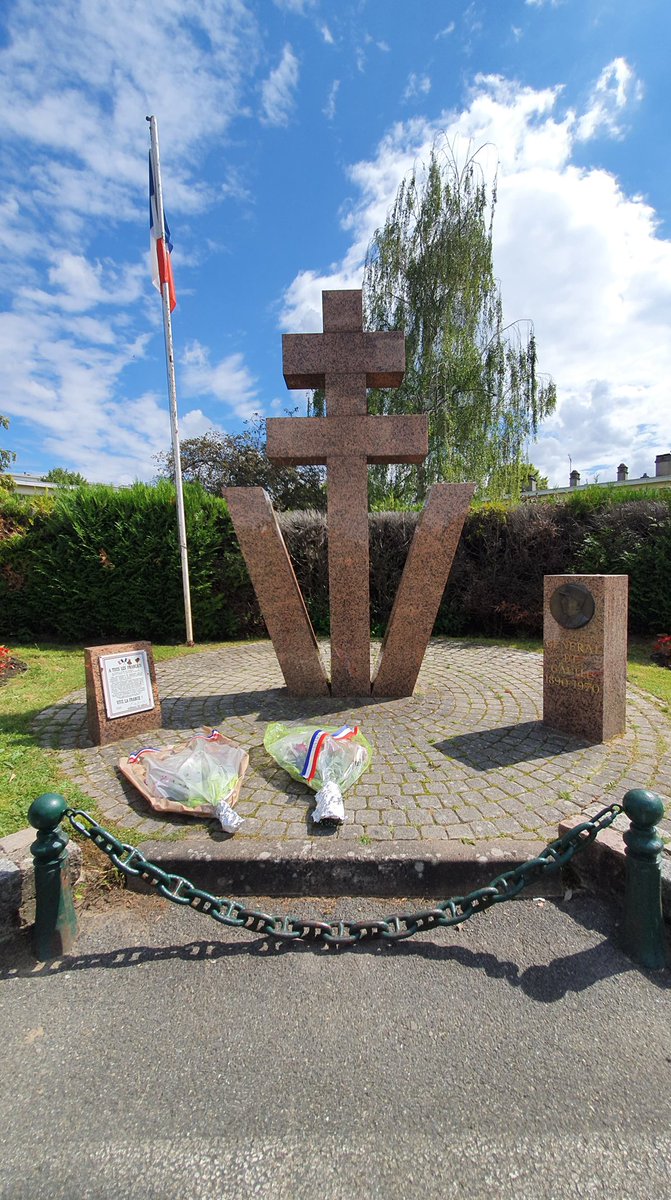 AVeyssiere's tweet photo. La cérémonie de l'appel du 18 juin 1940 s'est tenue hier aux monuments aux morts
Il y a 80 ans, le Général De Gaulle lançait un appel aux Français depuis Londres.Hommage rendu à ceux qui ont donné leur vie pour la liberté et avoir mené des actions de résistance contre l’occupant https://t.co/lCKqoSNBRj