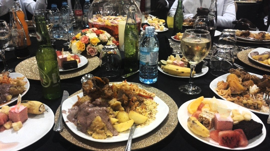 Obed_the_Great's tweet photo. 🥺MLS Dinner last year🥺 I've been looking at this pic for one week now, wondering why exactly I forgave those chicken bones🥺
God, I'm forever sorry for showing off infront of my Law School Date, quarantine has taught me better. BENEDICTION.🙏😬 https://t.co/okI2L6XzkJ