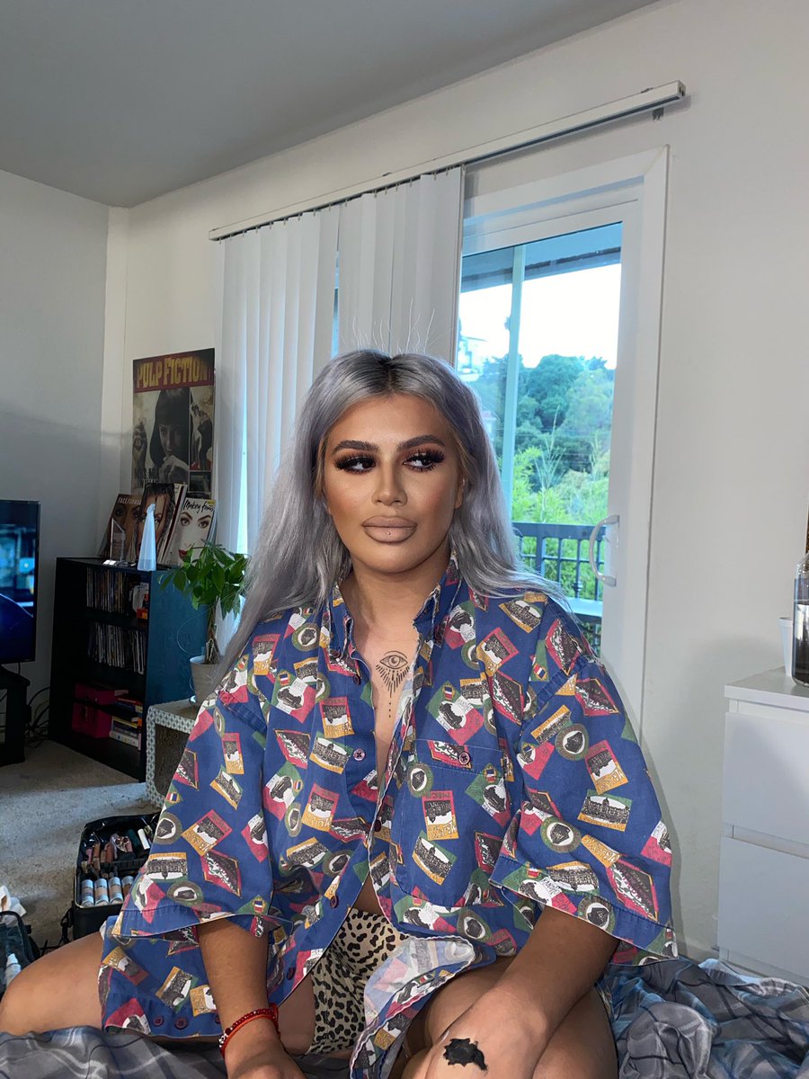 Aime_mua's tweet photo. I was trying out some powder so I had my boyfriend take pictures of me with flash.
Definitely passed the test https://t.co/uPyCCOwQAJ