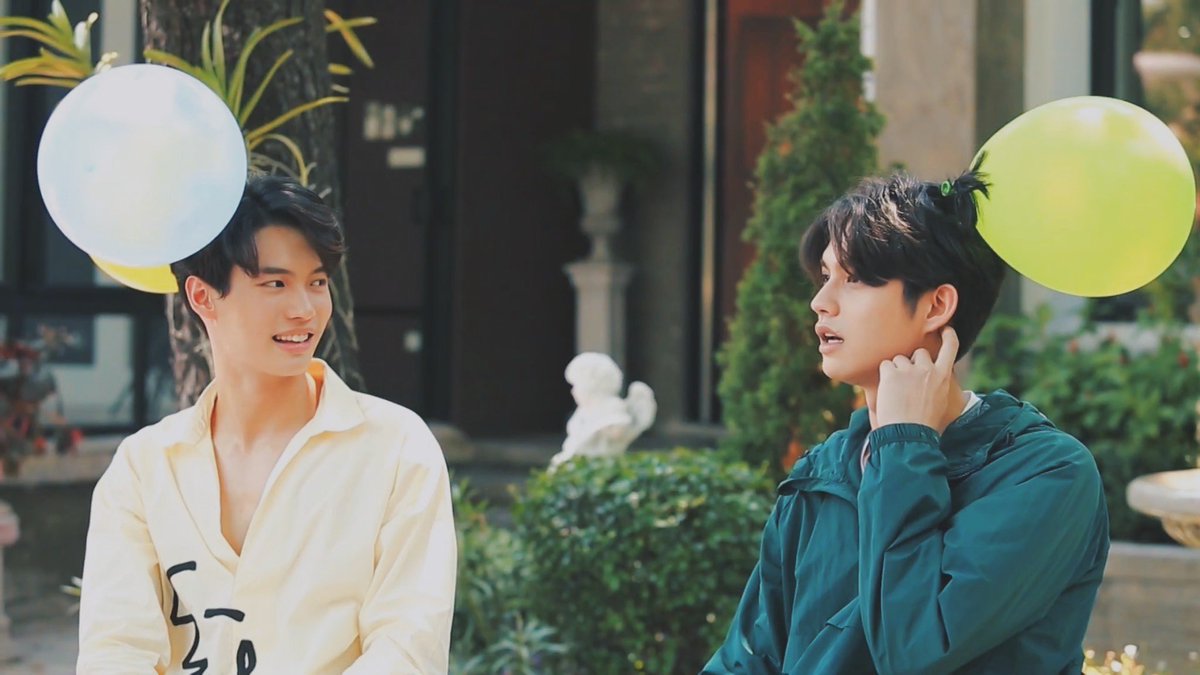 HallOfMimi's tweet photo. The way they stare into each other’s eyes 🥺 #DayOneToForeverGAL https://t.co/HotcrLgnYR