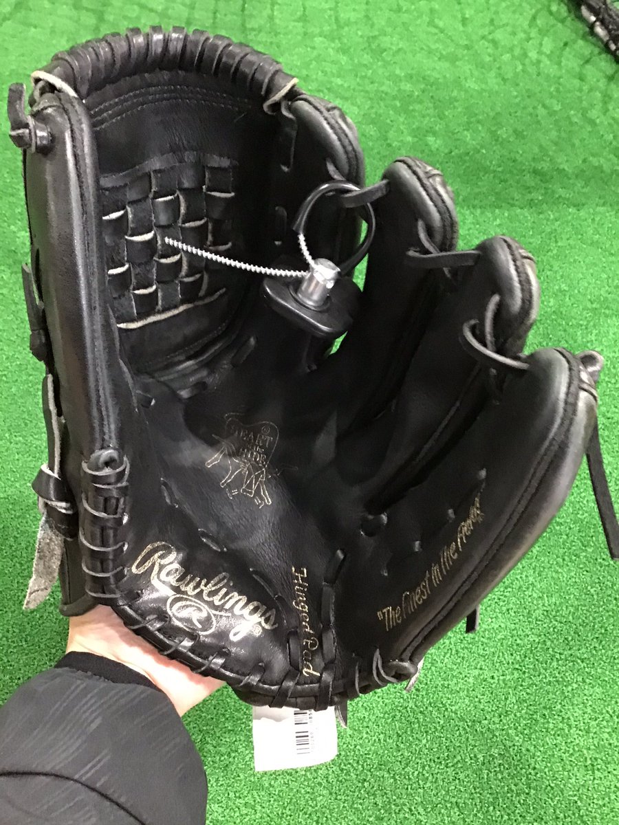 BB36786350's tweet photo. 【🔥SALE🔥　中古】Rawlings 硬式　投手用　右投げ　¥17,980(税込)→→→¥12,980(税込)  硬式グローブもお買い得です💥こちらの商品は、手首部分がボタン止めになっていて使いやすさ💯💯#BBパートナー https://t.co/57smghBrE1
