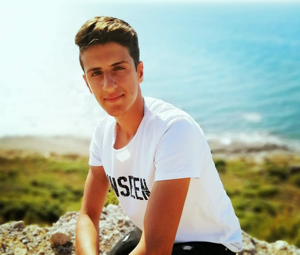 Kin küçük insanların işi, ben görmezden geliyorum.