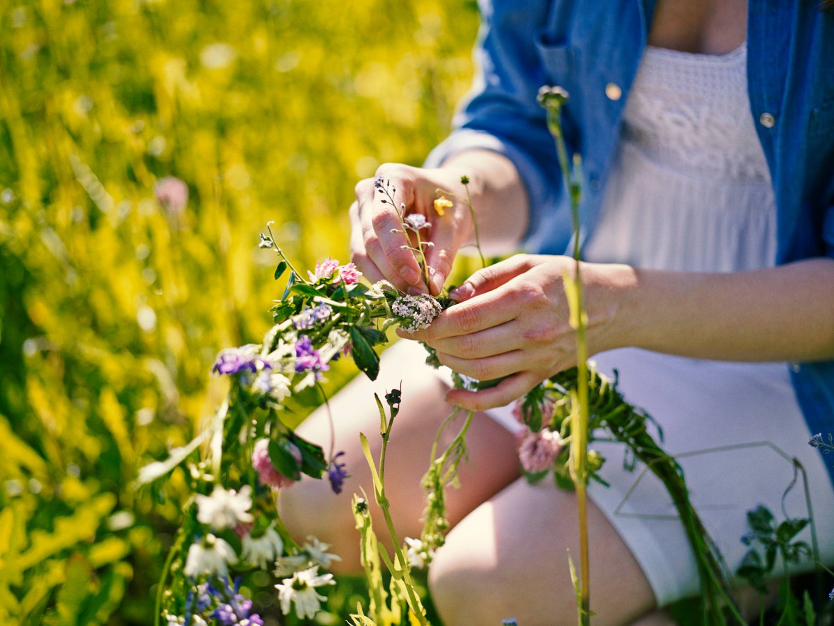 FinlandFCB's tweet photo. Midsummer is a main national holiday in #Finland. Originally a celebration of the summer solstice, it is typically spent with friends and family at a summer cottage away from the city.

Bathing in #sauna, boating &amp; enjoying cottage life are popular #Midsummer pastimes. #juhannus https://t.co/GKqvs35d6z