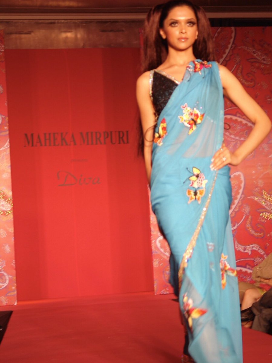 mahekamirpuri's tweet photo. This Stunning Diva @deepikapadukone ๐ฅwalks for @mahekamirpuri in 2006
#goinbackintime #mahekamirpuri #journey #fashionshow #2006 #diva #somuchtobethankfulfor #gratitude #loveforbutterflys ๐ฆ #myjourney #somuchsupport #passion #lifewassosimplethen https://t.co/8NU5dsXkpS
