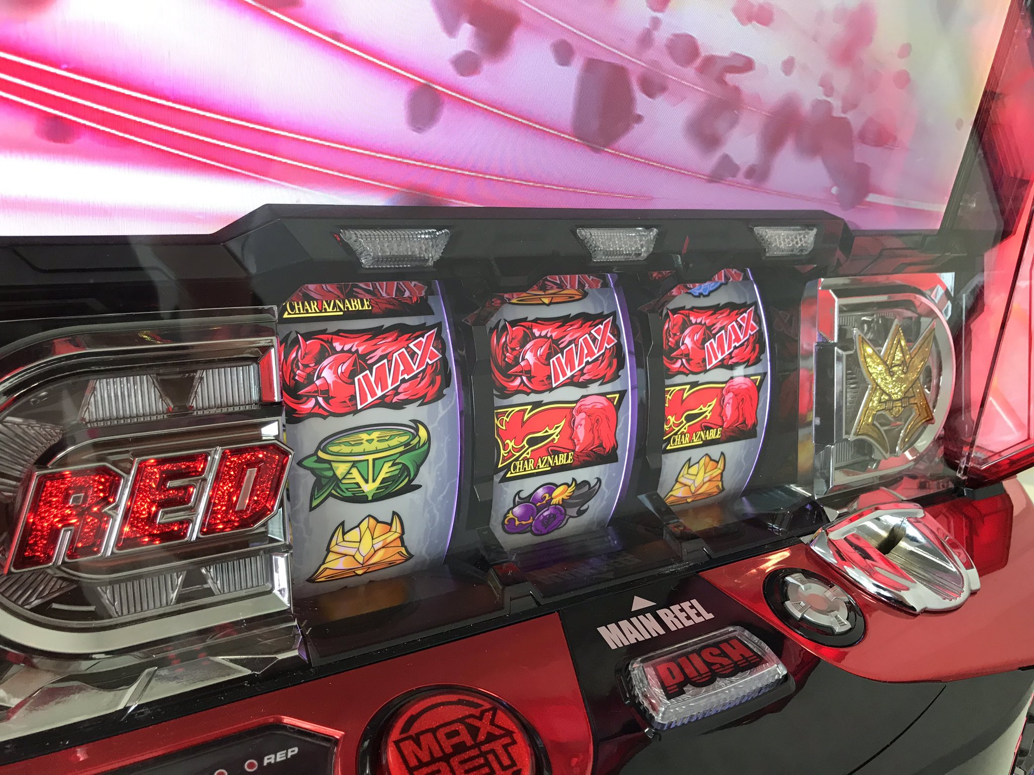 ぺるぺる しんのすけの弟子 仮 در توییتر フィールズさんのショールームにて ビスティ シャア専用パチスロ 逆襲の赤い彗星 の試打をさせていただきました 純増約8枚のストレートat機 約250gでチャンスが Max揃いでまさかの At中