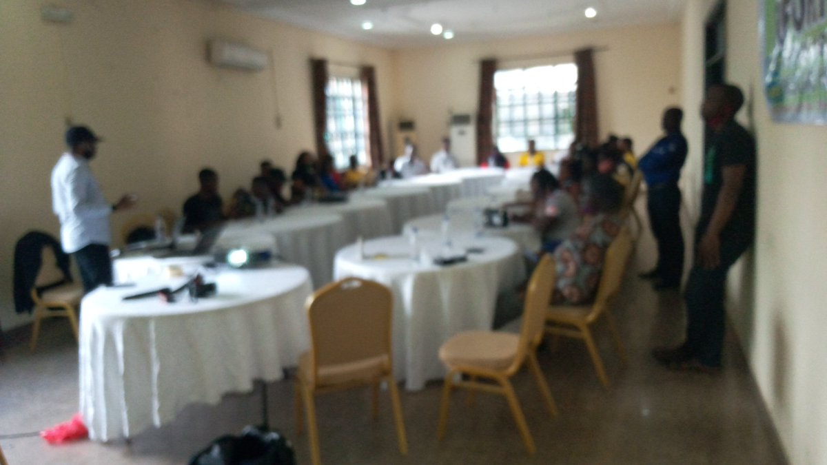 MKeania's tweet photo. Young Friends of the Earth Nigeria. Social media training for Young campaigners. #NocleanupNojustice https://t.co/6QAaztMBAP