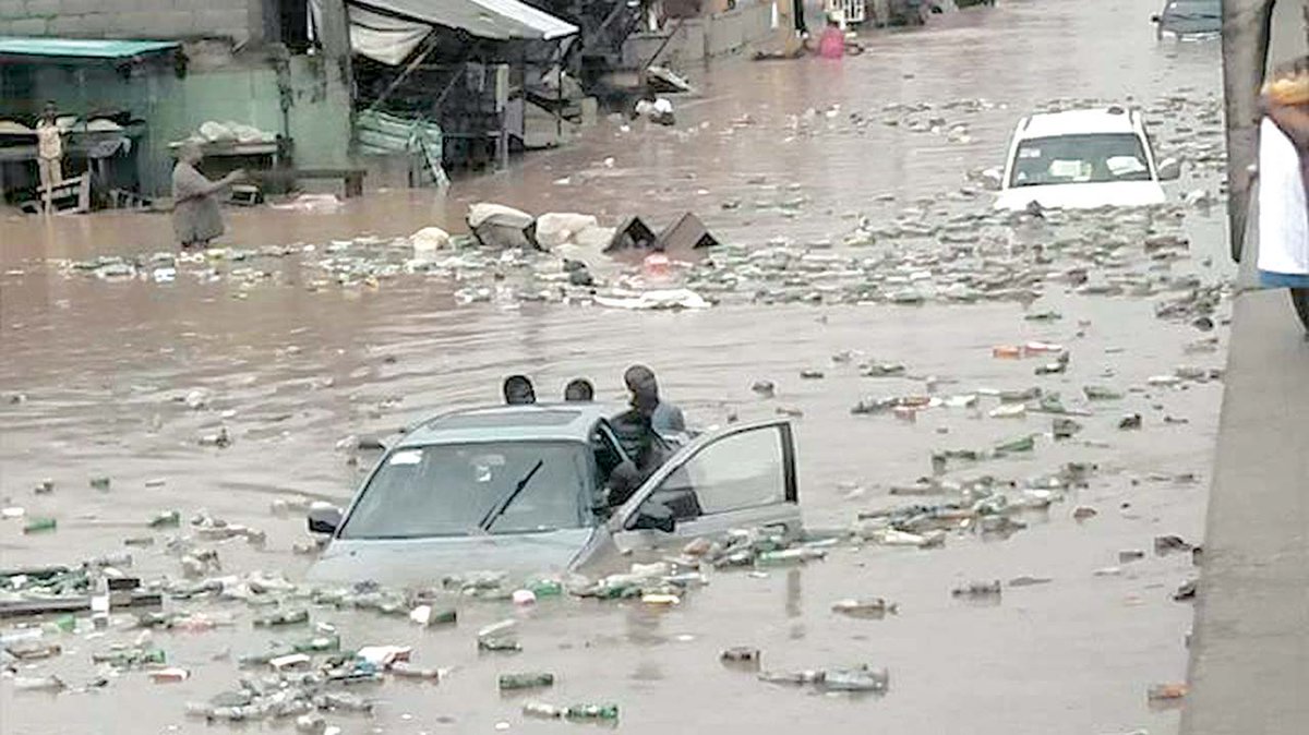 In case you still don't understand what I am saying, Venice is 1m above Sea Level, yet they've managed to use water to their advantage. Our own Lagos is 41m above Sea level, yet it look as if the Atlantic is about to swallow us cos of flood.Lagos need to take water serious.