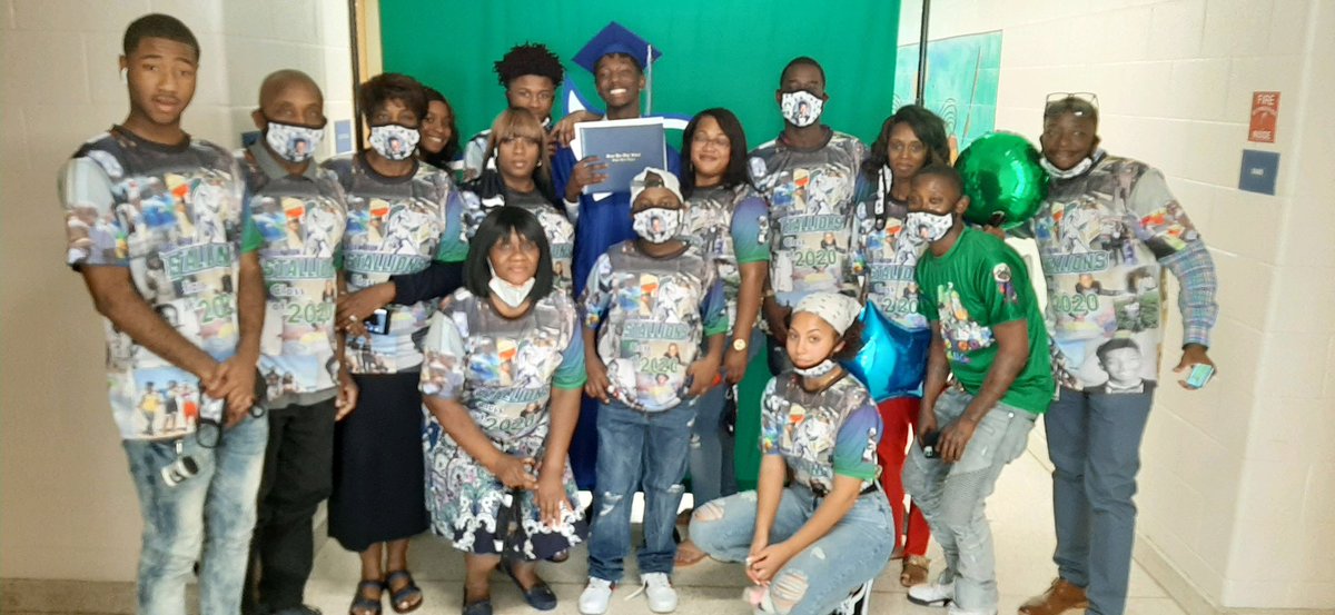 GRHS_Stallions's tweet photo. Thomas Lawton’s family went all out in celebration of graduation! Check out this amazing spirit wear 💚💙🎓Congratulations, Thomas, and best of luck to you! #StallionPride https://t.co/rBuUDUBuUu