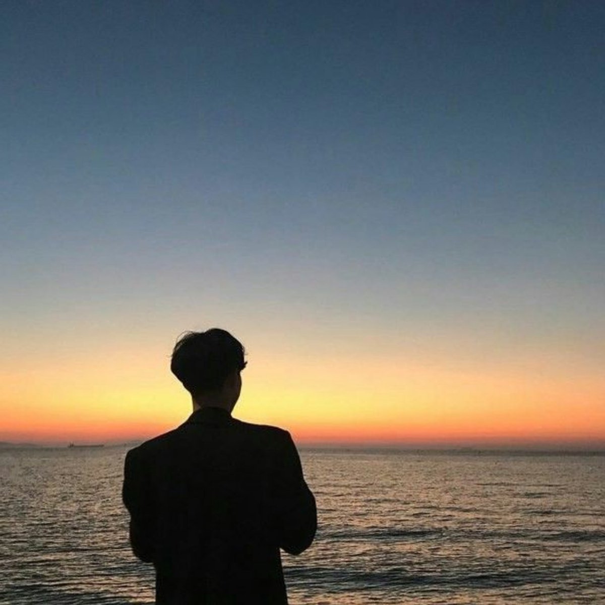paopiper_'s tweet photo. TAEKOOK short AU | La La Land

Jungkook berusaha mewujudkan mimpinya sebagai penyanyi teater yang ingin berada di panggung Broadway. Dia bertemu Taehyung, seorang pianis jazz miskin yang membuang mimpinya sendiri untuk mewujudkan angan sang kekasih. https://t.co/e8FO917ysv