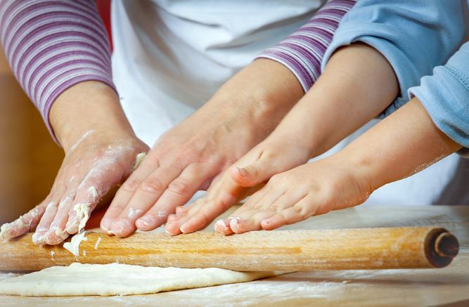 SAfoodforlife's tweet photo. We're thrilled to share the first of our Food for Life podcasts!🎧

Our resident cookery expert, Jane Sixsmith, shares her top tips for appetizing soups, getting the children involved in the kitchen and her top food swaps when stocks are low 👨‍🍳👩‍🍳🥦: https://t.co/bkQCwSbagn https://t.co/5nhIdOkavi