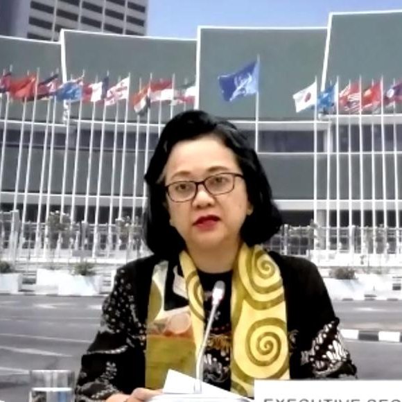 UN_Armida's tweet photo. There is growing urgency to address #ClimateChange by accelerating the clean #energy transition within #COVID19 recovery plans. At #ACEF2020, I expressed @UNESCAP's full commitment to encourage, support stronger regional partnerships in delivering solution-oriented strategies. https://t.co/ZbdN0VrUn9