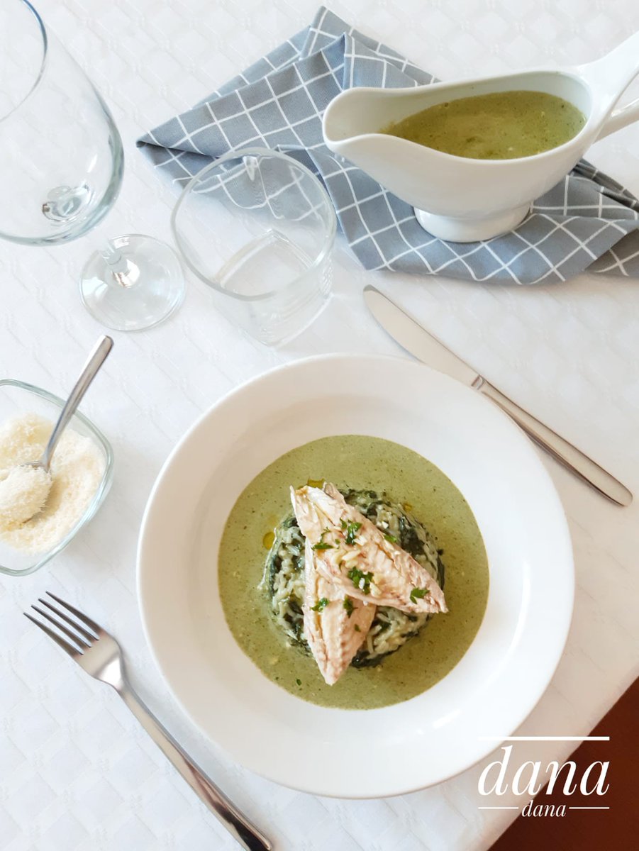 DannaR1963's tweet photo. Rižoto od blitve u umaku
•
•
•
#homedesing #desing #home #settingthtable #homedecor #tablesetting #tabledeccor #recipe #recept #cooking #yamy #homemadefood #foods #foodblogger #lunch #lunchtime #ručak #salata #salad #lemon #fish #blitva #oil #mangel #oliveoil #šarun https://t.co/wkUXUm3GpV