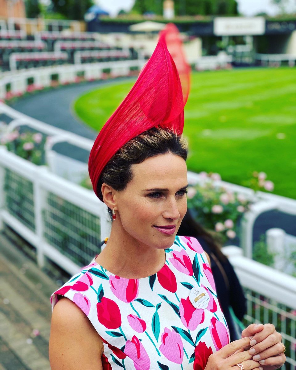 Help <a href="/francescacumani/">Francesca Cumani</a> &amp; I raise money for 2 great causes via app.galabid.com/ascotoutfits <a href="/JamesPlaceUK/">James’ Place</a> #kcatcallan