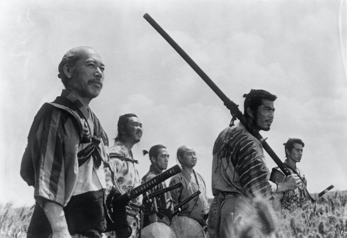 Directed by Akira Kurosawa.It took about a year to shoot the film, with production costs about 7 times higher than those of ordinary films at the time, and several thousand staff and cast members.Won the Silver Lion Award at the Venice International Film Festival.2/5