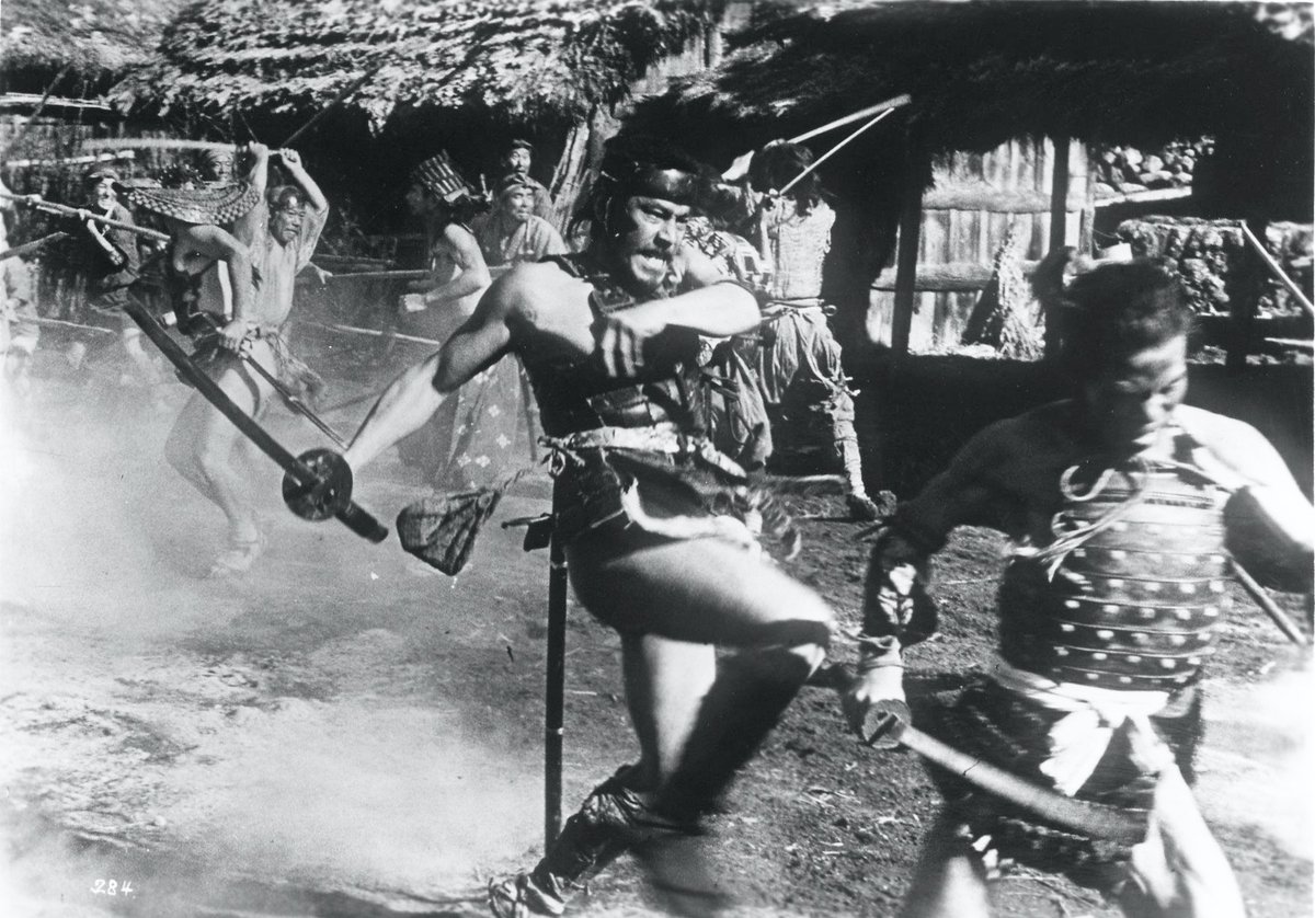 Set in Japan in 1586, it’s a story in which seven samurai who were hired by a farmer who had suffered from looting by wandering samurai fight against wandering samurai, overcoming friction caused by class differences.The decisive battle of heavy rain is the biggest highlight.3/5