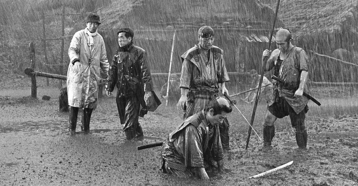 KUROSAWA adopted the multi-cam method(Simultaneous shooting with multiple cameras) for the first time and used a lot of telephoto lenses.And he established realism in action movies and period dramas by using his techniques as well as scripts and detailed historical research.4/5