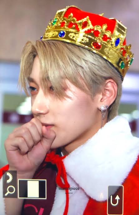 I need more yunho in a crown...
