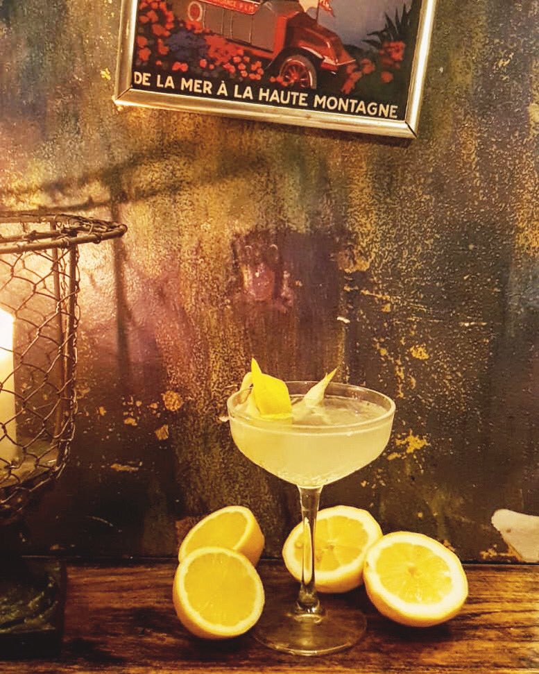A potent mixture of gin &amp; bubbles makes this #cocktail as lethal as it’s namesake, the French 75-mm field gun used in WW1

We’ll show you how to make it yourself tonight:

🍋London Dry Gin (we’re going with <a href="/No3Gin/">No.3 Gin</a> )
🍋25ml Lemon Juice
🍋25ml Sugar Syrup 
🍋Prosecco to top