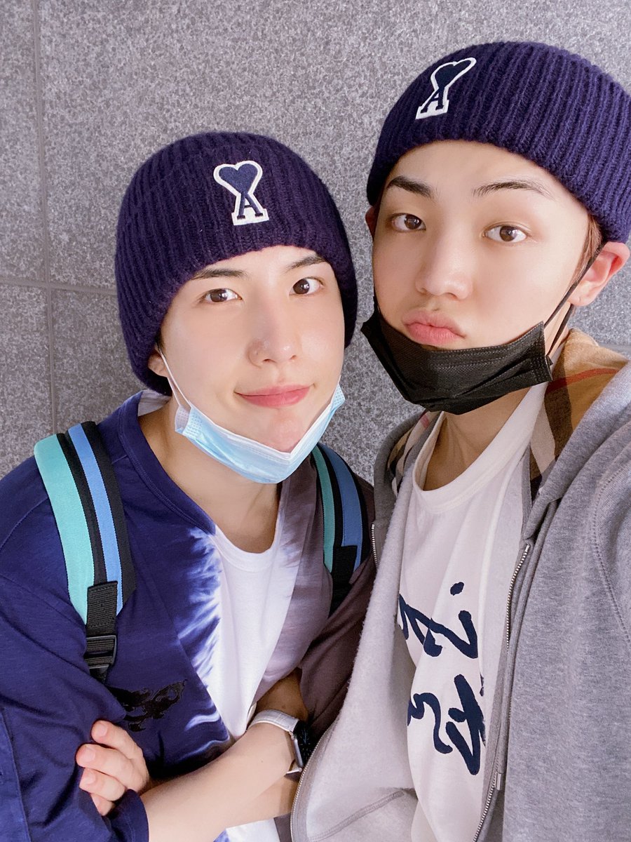 KingWOWBR's tweet photo. [Trad]

'[#ACE_MoBro]

O que? 
Nós não planejamos, mas parece o oposto?...
Talvez por que somos MoBro❤

#ACE #에이스 #CHOICE #초이스
#텔레파시 #찌릿찌릿 #모브'

Kr-ptbr KingWOWBR 
~Yoon https://t.co/gQmNXZ1Gmi