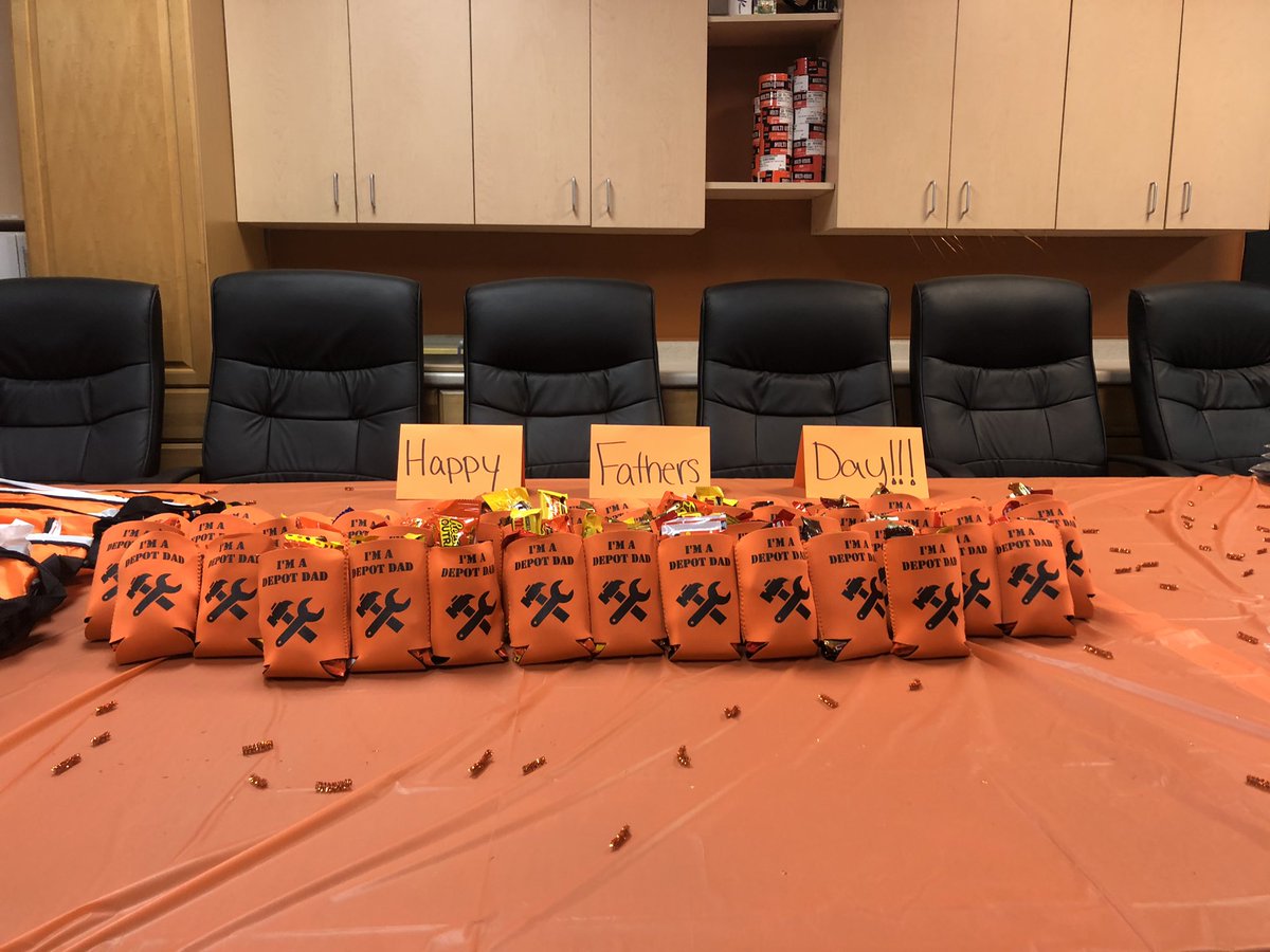 TaraElder1121's tweet photo. Happy Father’s Day weekend at #thd8955 we appreciate you all! @patrickave @alicegreaser @mcgarry_jr @MattHensel8955 @lauren_s_angelo @Shane_Price2 https://t.co/CJMnnz8Pwk