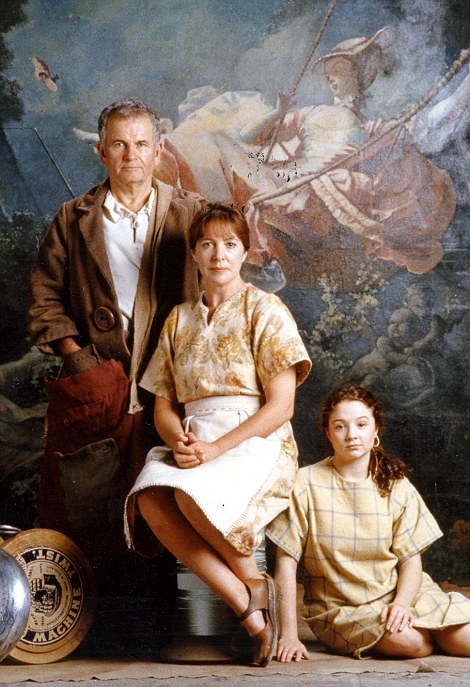 Poor Ian Holm died today. I feel like he was one of the first actors I ever looked upto. Please forgive me while I have a little trip down memory lane.The first time I remember loving him was in The Borrowers. It was a staple at our house and was on all the time.