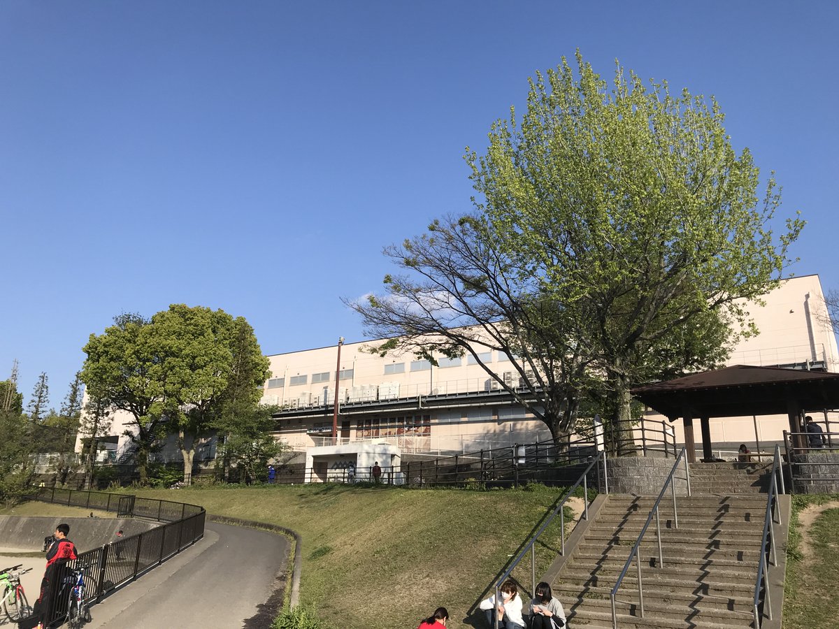 アシマネ 野間アピロス 6144 0493 福岡市南区柳河内1丁目2番 1976年開業 野間大池公園 に隣接した大階段が特徴だった3層の大型sc デイリークイーンがあった ダイエー野間店 末期には上層階はコジマ 05年閉店後解体 現在はダイワハウス系のパセオ