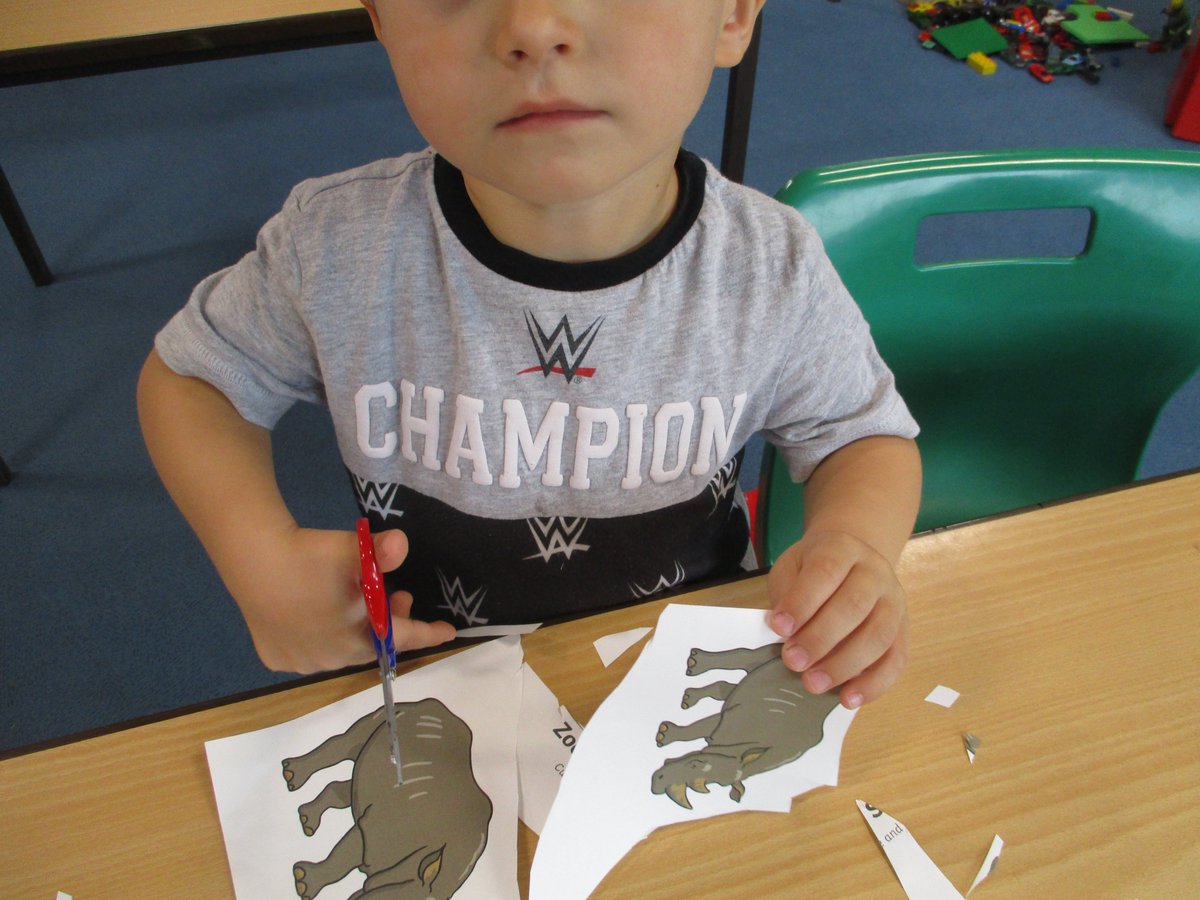 SSSJ_RISE's tweet photo. Learning to use scissors can be tricky when you are 3 but in #KeyWorkerGroupA the Preschool children have been cutting and sticking and putting the animals in order of size. #SSSJ #Livingandlearning https://t.co/5vHJEOZGbR