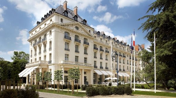 A partir du mercredi 1er juillet 2020, l’établissement reprendra son activité, notamment les chambres et suites, le restaurant La Véranda et le Spa Guerlain.
Nous nous réjouissons de vous accueillir à nouveau dès cet été ! 

Plus d’informations sur ms.spr.ly/6011TYSRt