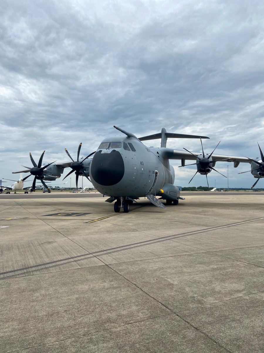 Great to visit @RAFBrizeNorton, @24SqnRAF and @StnCdrBZN this week and go flying with @70SqnA400M on the increasingly impressive A-400M. Well done to all at Brize Norton for maintaining essential @DefenceOps in the face of unprecedented COVID-19 challenges. #StayAlertSaveLives https://t.co/FKyrRZsnm5