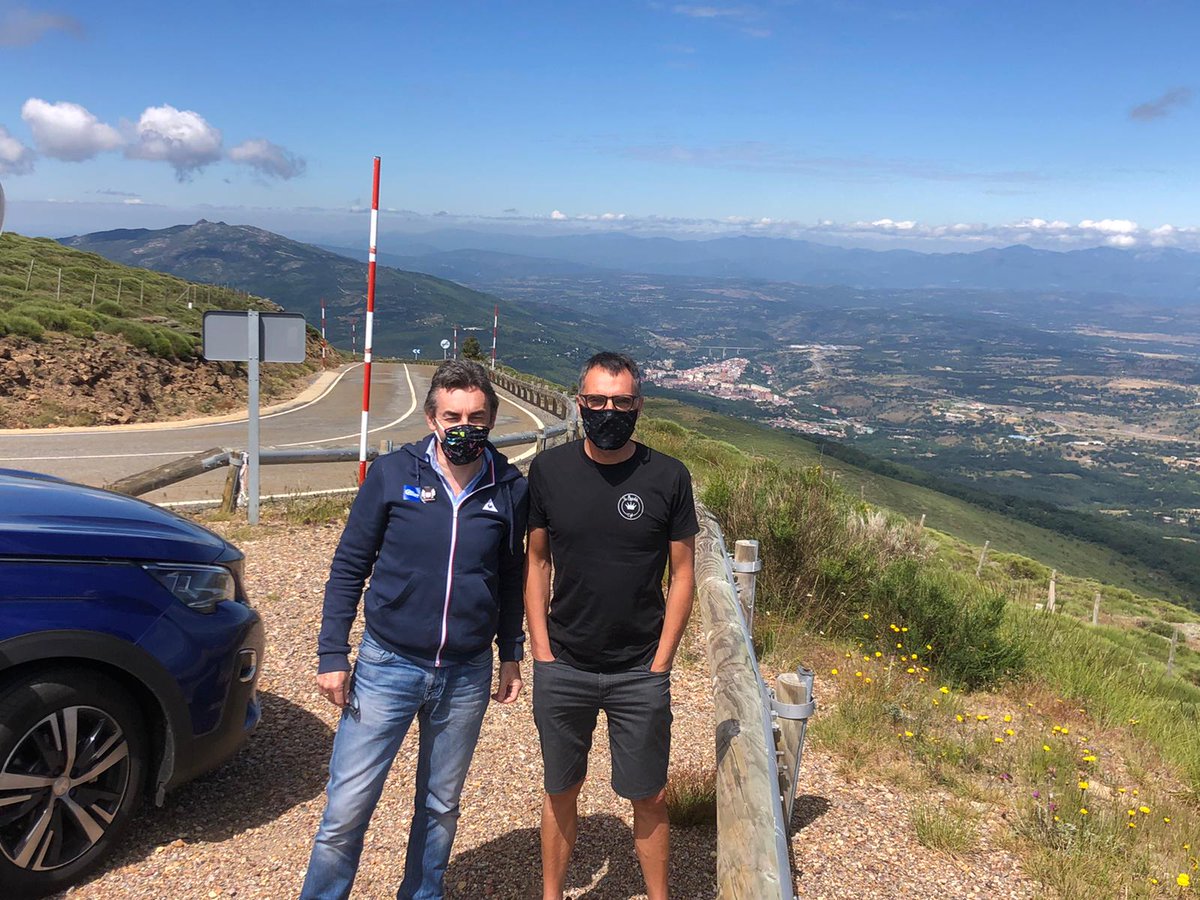 lavuelta's tweet photo. 💪 ¡En la carretera de nuevo! Los directores deportivos (😷) de La Vuelta de paso por Candelario y el Alto de La Covatilla para una nueva inspección técnica

💪 On the road again! The sport directors (😷) of La Vuelta are in Candelario and Alto de La Covatilla!

#LaVuelta20 https://t.co/ICAbmIrBkD