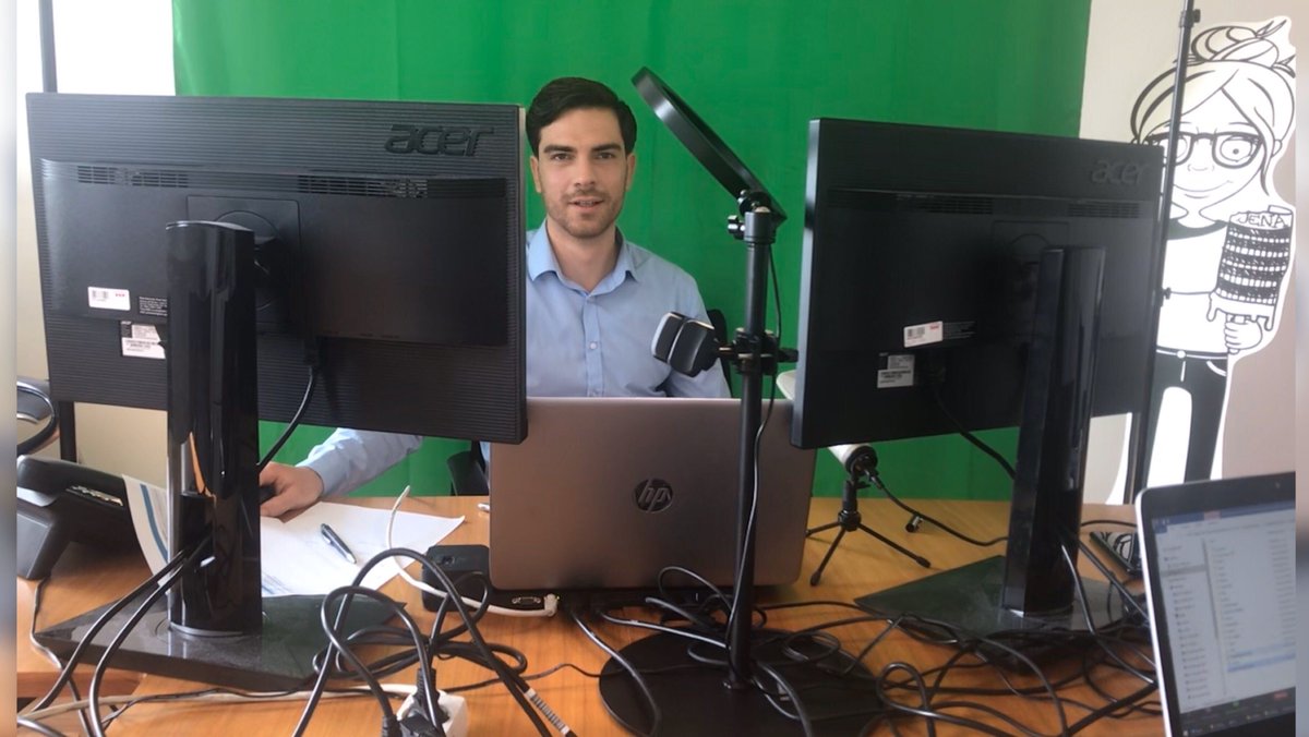 JenaDigital's tweet photo. READY. SET. GO! 🚌
Das Studio "steht"! Gleich startet unsere erste #JENADigitalSafari. Stream für die ganz Spontanen:
👉https://t.co/9UkC42IgT2
Wir freuen uns auf euch! 😎
#kabelsalat #improstudio #wirmachendasauchzumerstenmal #learningbydoing #jena #jenalichtstadt #jenadigital https://t.co/fAIRTFLDeP