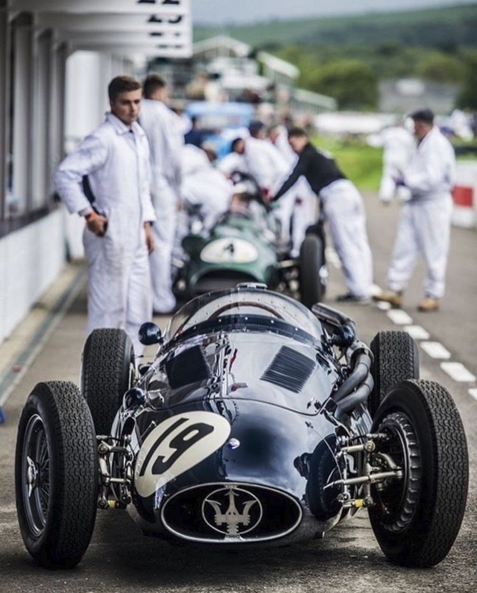MoicanosO's tweet photo. .
hoje é dia 1⃣9⃣

la Maserati 250F è così bella che merita una doppia visione https://t.co/G1FQUwLVyJ