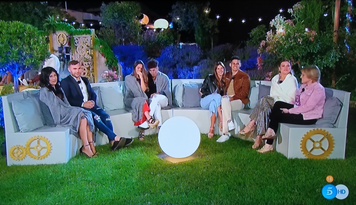 realityblogshow's tweet photo. Se acabó la anestesia en los quirófanos: van a usar un programa de Telecinco para dormir a los pacientes

https://t.co/Mo8yLbyhXh https://t.co/tJYDJNYYsQ