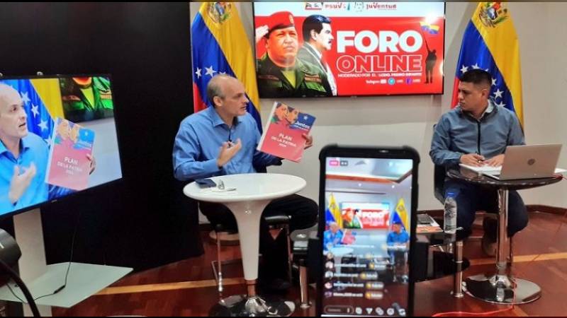 ConElMazoDando's tweet photo. Ricardo Menéndez: En Venezuela se prioriza la humanidad, no la economía (+Covid-19) https://t.co/CyeTGeq4Tq  #ChavismoUnidoAlCombate https://t.co/apKleoj8JQ
