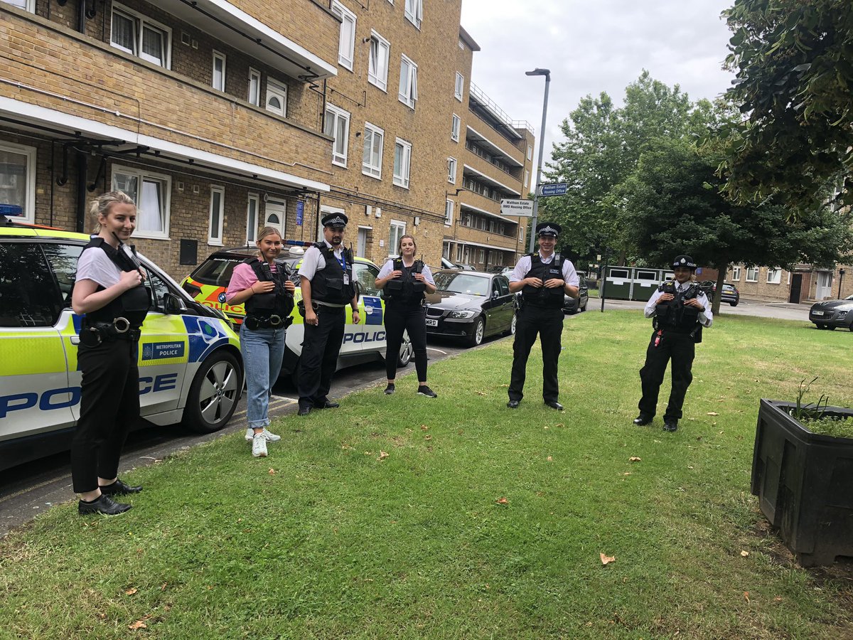 MPSTowerHam's tweet photo. Good morning from the direct entry detectives and street duties team! We’re about to conduct an arrest enquiry. Stay tuned... #ADayInTheLife #MPSTowerHam #MPSHackney https://t.co/5yJFmwe3q9