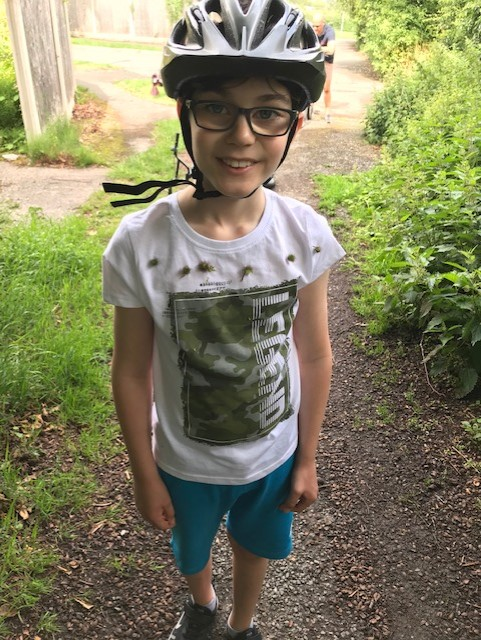 overleighY3's tweet photo. Sam went on an expedition to investigate seed dispersal, he was fascinated by the difference between plants. And as you can see he was delighted with his findings. Top stuff, Sam! https://t.co/FuYcBqVVNW