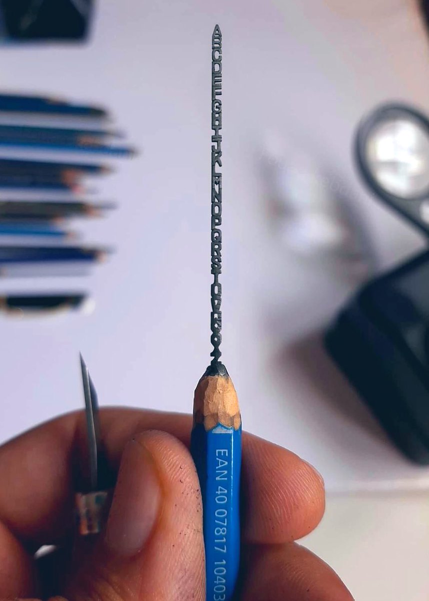 smithographic's tweet image. “Carving the entire alphabet in pencil lead.” 

→ reddit.com/r/interestinga…

#alphabet #pencil