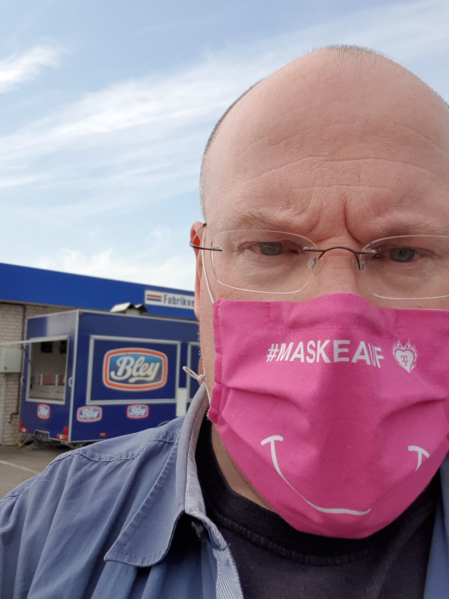 fischbraet's tweet photo. Support your local Butcher, #magenta Grüße vom #Bley Werksverkauf. Spareribs sind im Angebot. https://t.co/6R4Tv9kvS3